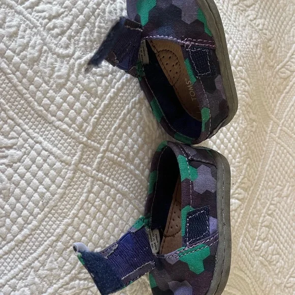 ๐๐TOMโS Unisex Infant Shoes. Canvas Upper. Velcro Closure. Size 3. Super Cute. - Picture 8 of 11